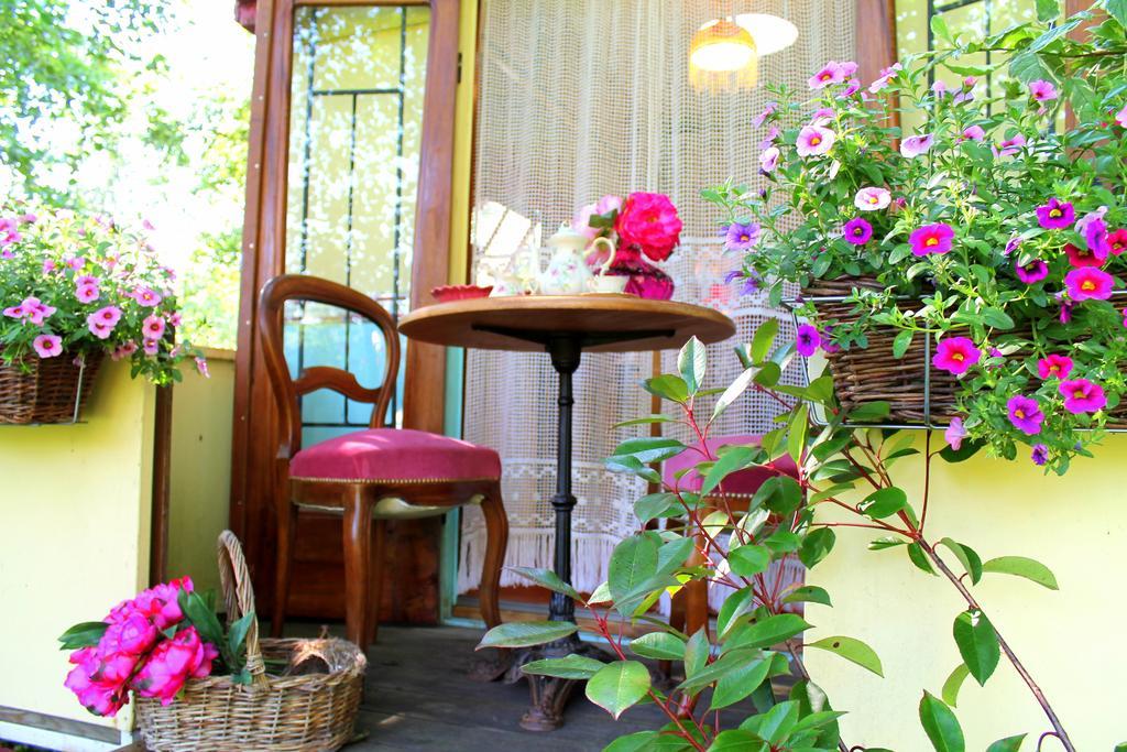 Bed and Breakfast Roulottes Du Rouard Кам'є Екстер'єр фото