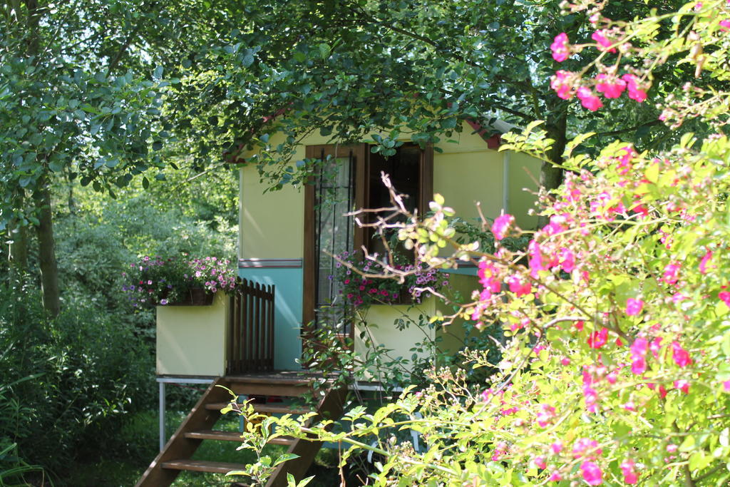 Bed and Breakfast Roulottes Du Rouard Кам'є Номер фото